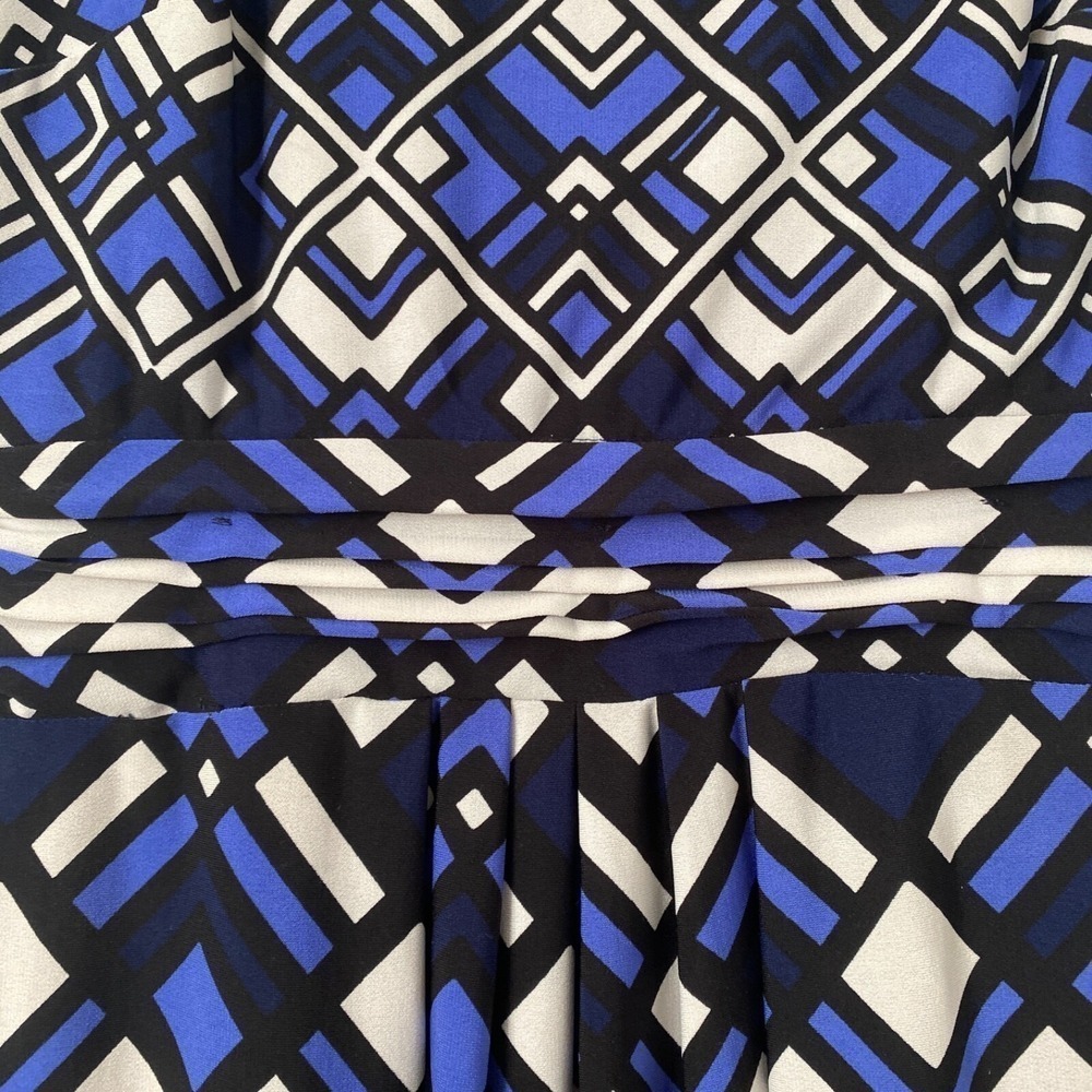 En-Focus Studio Abstract Blue, Black & White Pleated Side Zip Sleeveless Dress 8 - Picture 5 of 6